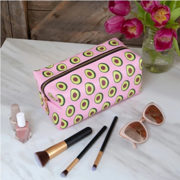 manicure set in “Avocadoze” print-4 tools inside w/zip-closure -NWT-matching bag - Picture 5 of 12